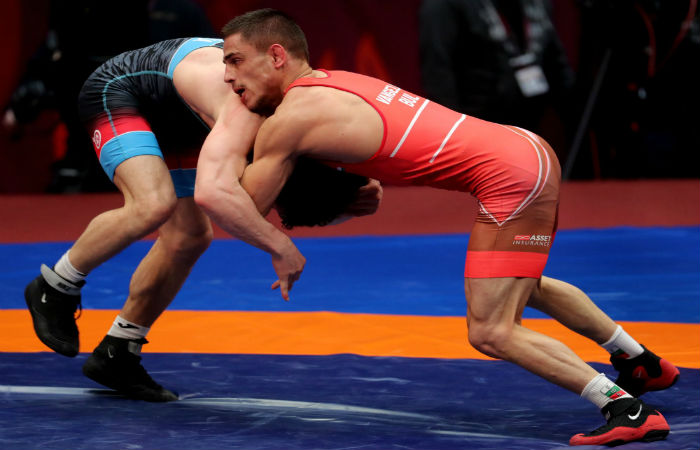 Георги Вангелов ще спори за бронз на Европейското по борба