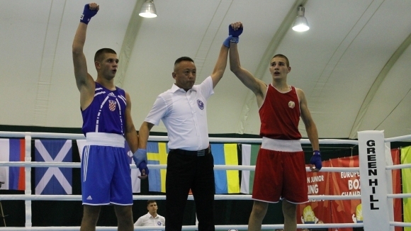 Десет българи достигнаха 1/2-финалите на ЕП за юноши в Албена