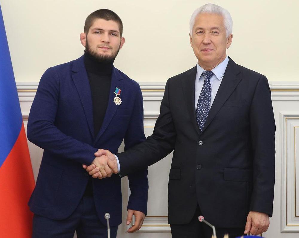 Отдадоха голяма чест на Нурмагомедов в Дагестан