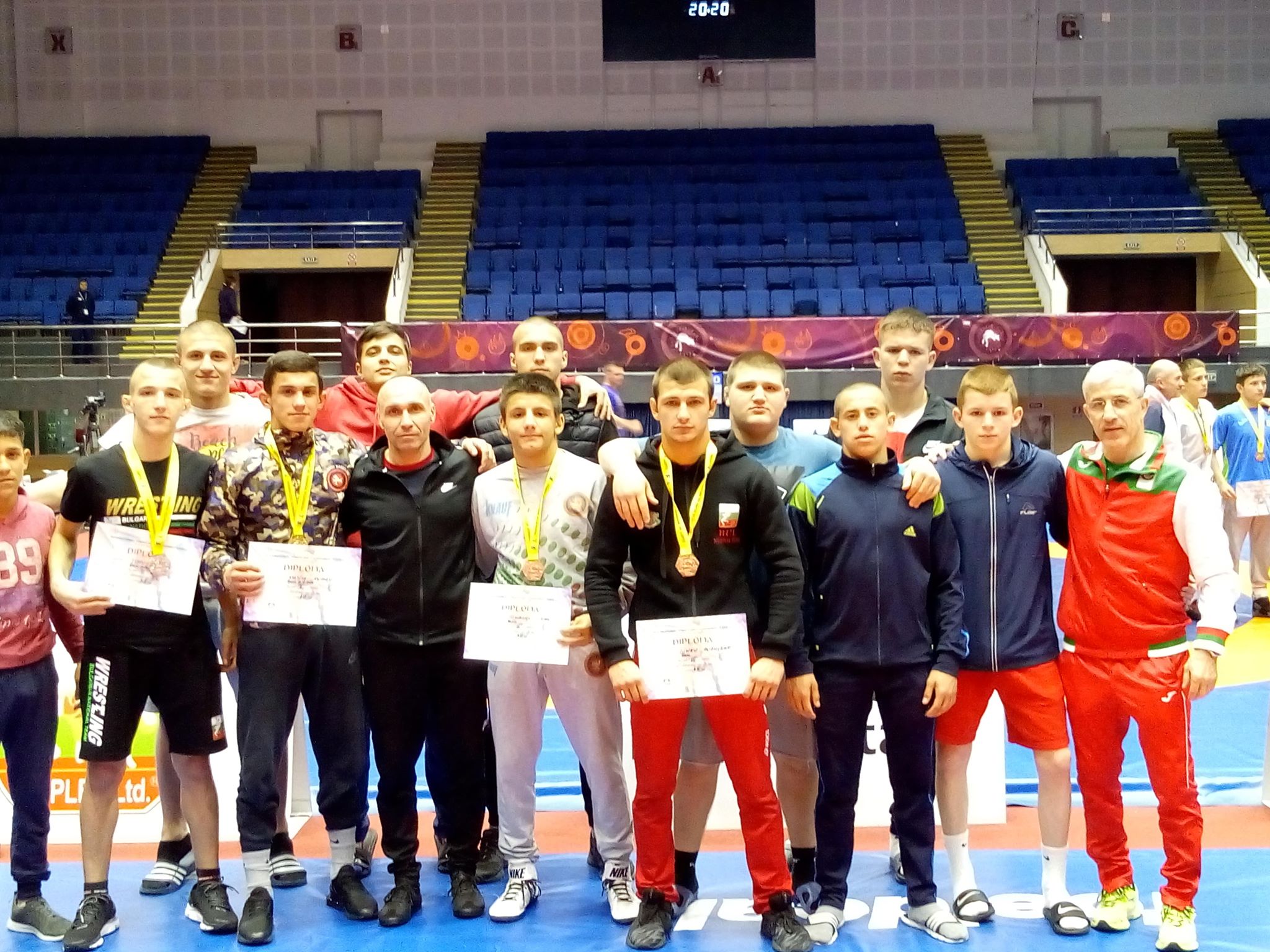 Осем медала за младите български борци в Румъния