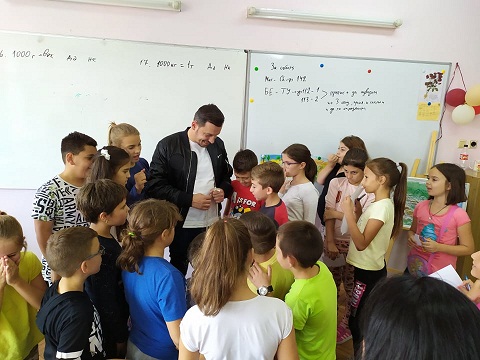 Детелин Далаклиев зарадва деца в Плевен