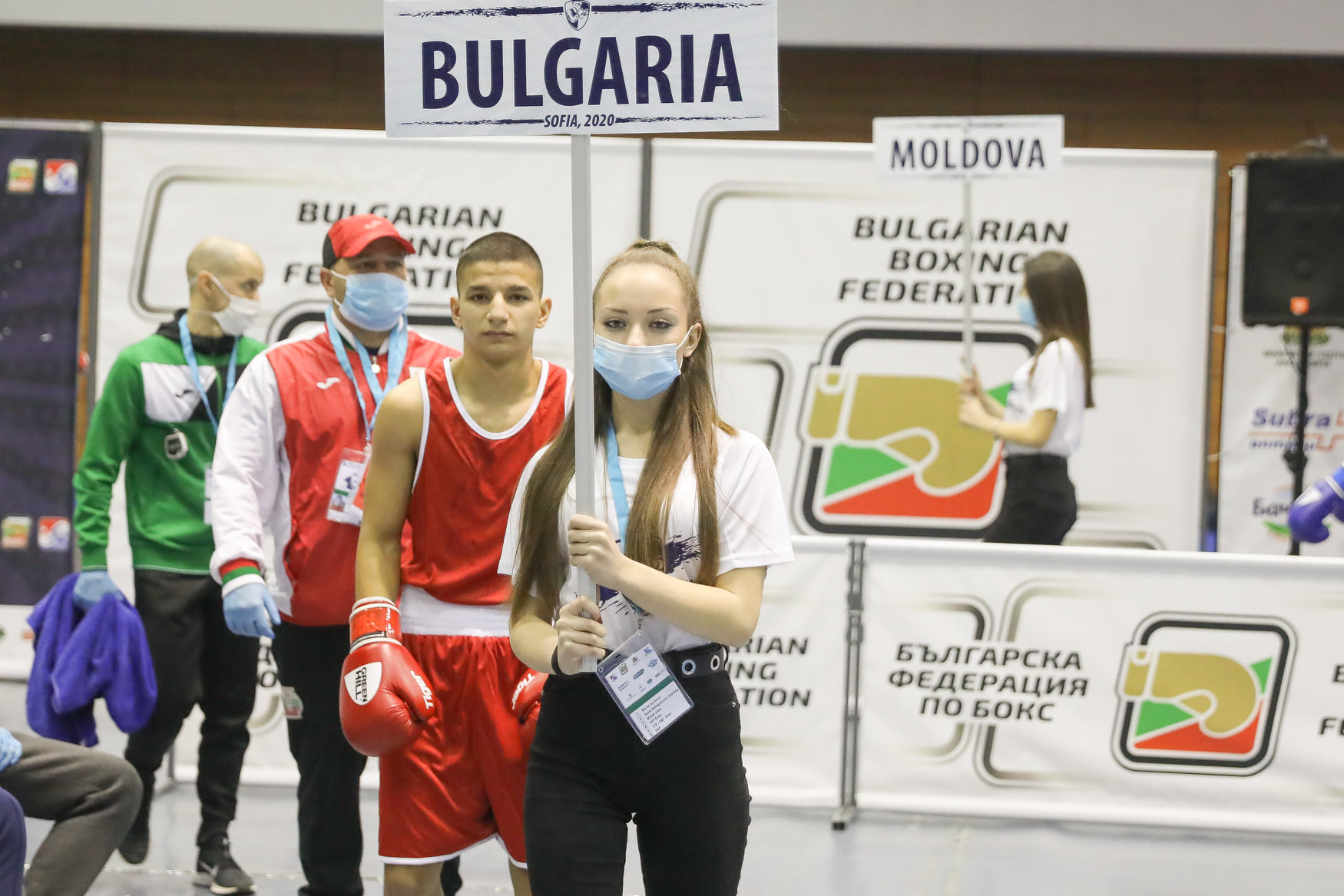 Първи два медала за боксьорите ни от европейското в София