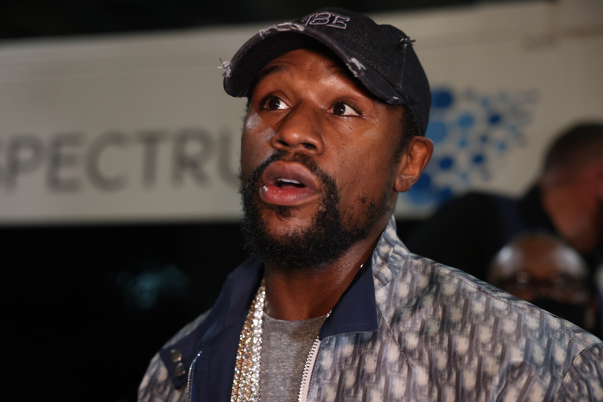 Мейуедър загатна за битка с „50 Cent“