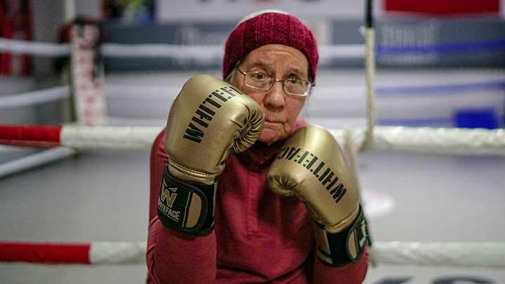 Като Мохамед Али: 75-годишна баба бори болест с бокс (ВИДЕО)