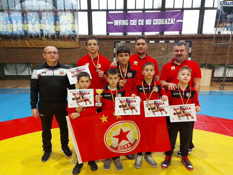 Шест медала за борците на ЦСКА от турнир в Румъния