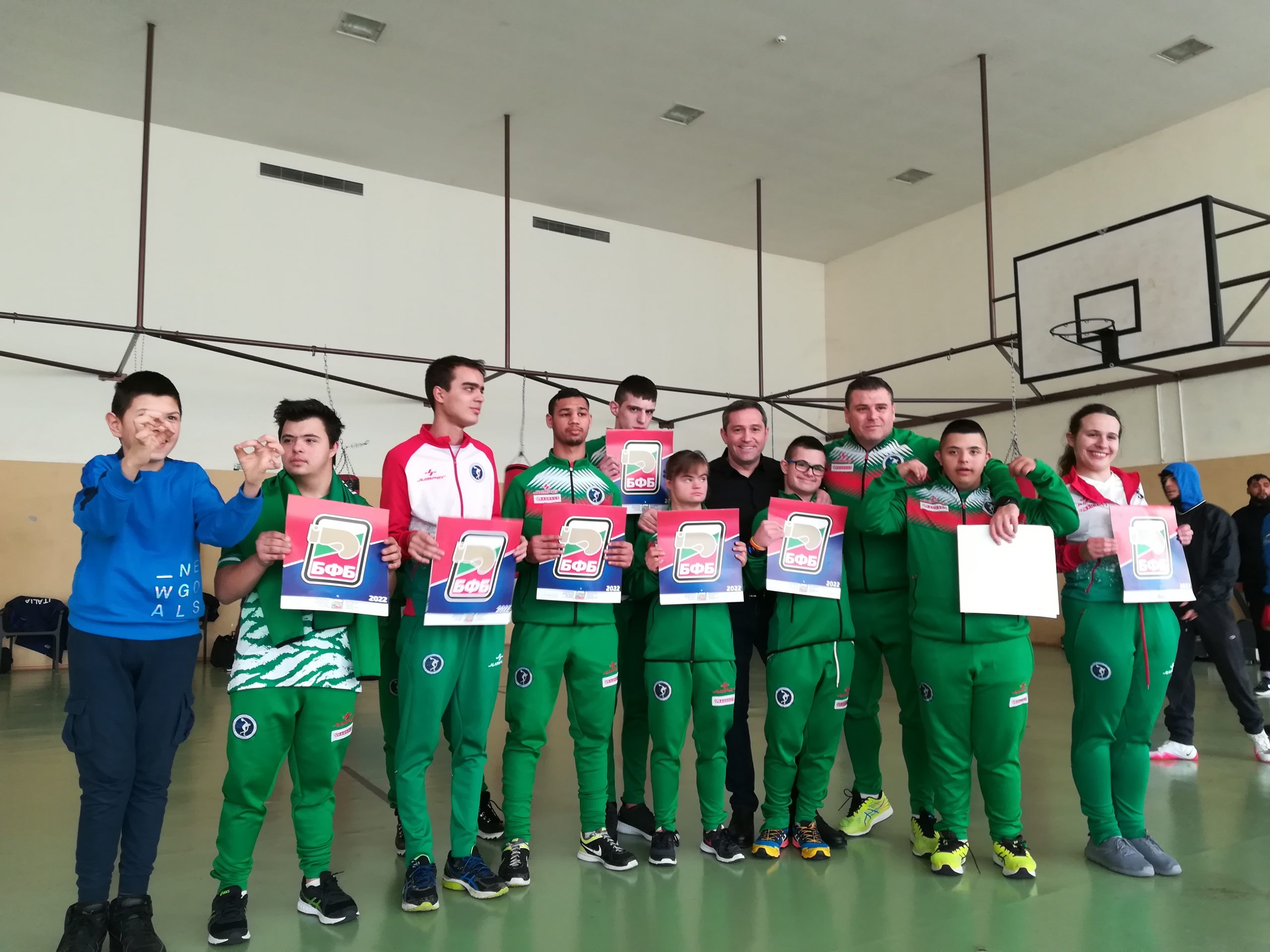 Български боксьори зарадваха деца с интелектуални увреждания (СНИМКИ)