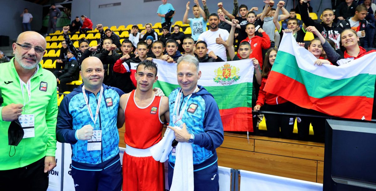 Още двама българи на полуфинали на Европейското по бокс