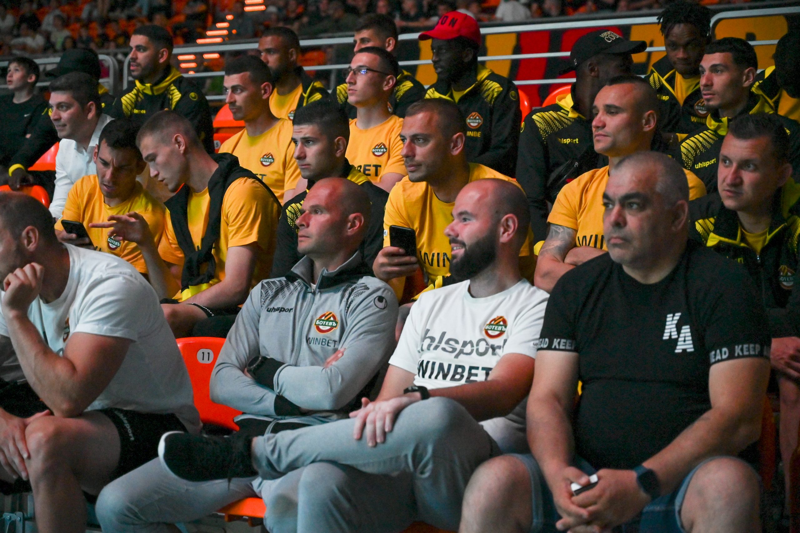Футболистите на Ботев (Пловдив) подкрепиха кикбоксьори на профи гала