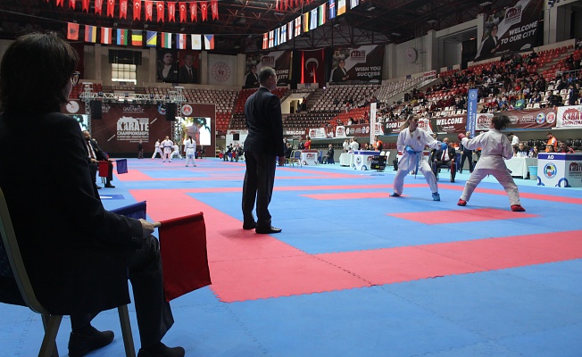 Нови три победи за България от втория ден на Европейското по карате