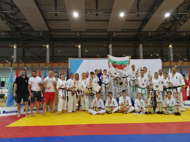 32 медала за българските бойци от Световната младежка купа на KWU