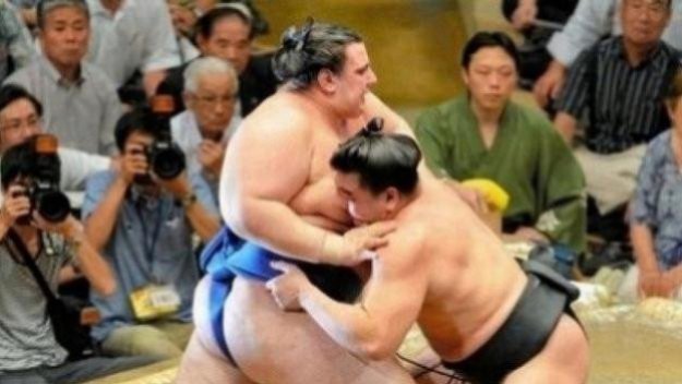 Аоияма с осми успех на турнира по сумо в Токио