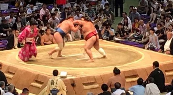 Аоияма с четвърта победа в Осака