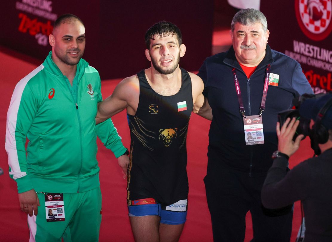 България добави два сребърни медала на европейското по борба