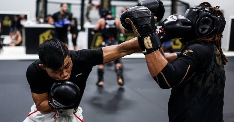 „Пиявицата“ показа тежката контузия, която го извади от UFC 287 (ВИДЕО)