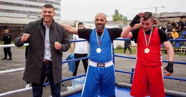 Тервел Пулев посети затворнически боксов турнир (СНИМКИ)