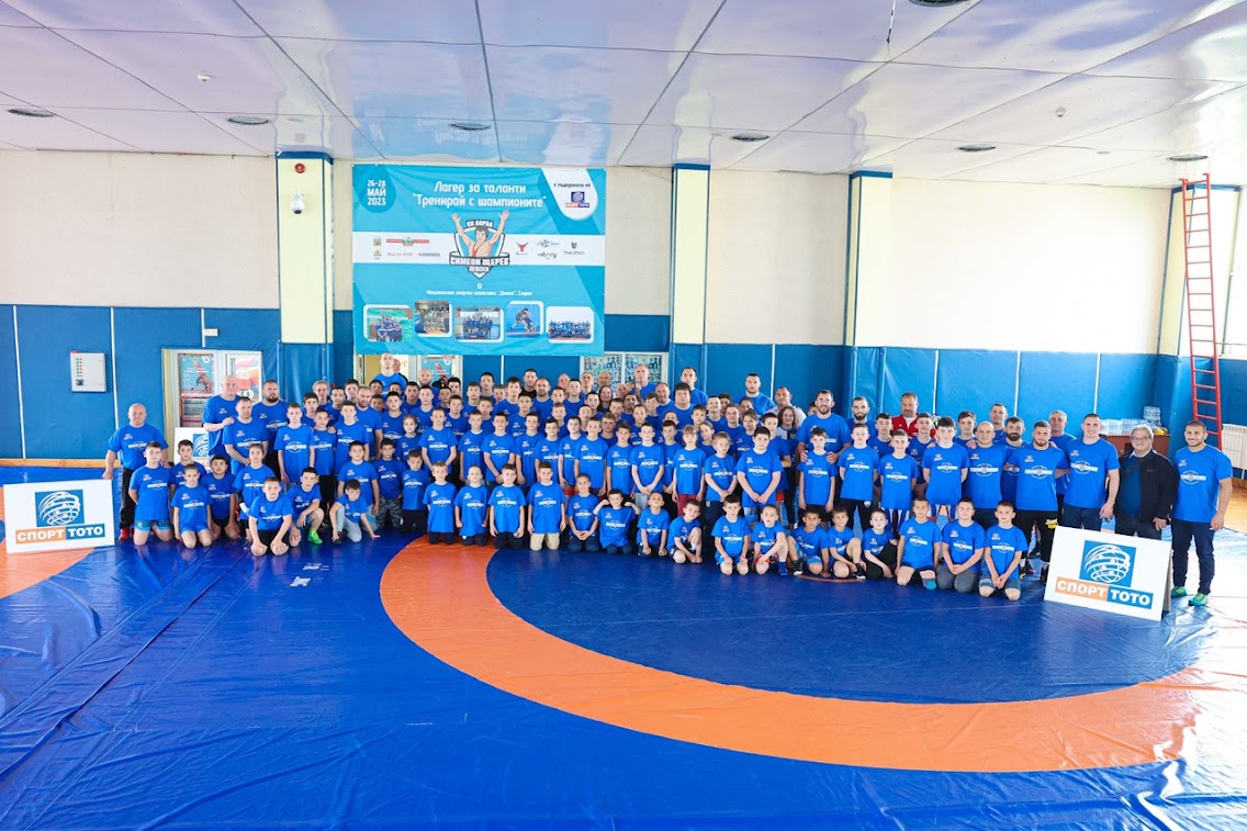 Близо 100 млади борци се включиха в първото издание на “Тренирай с шампионите”