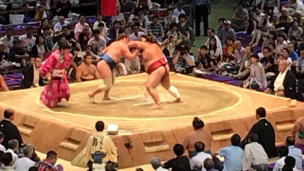 Аоияма претърпя второ поражение в Токио