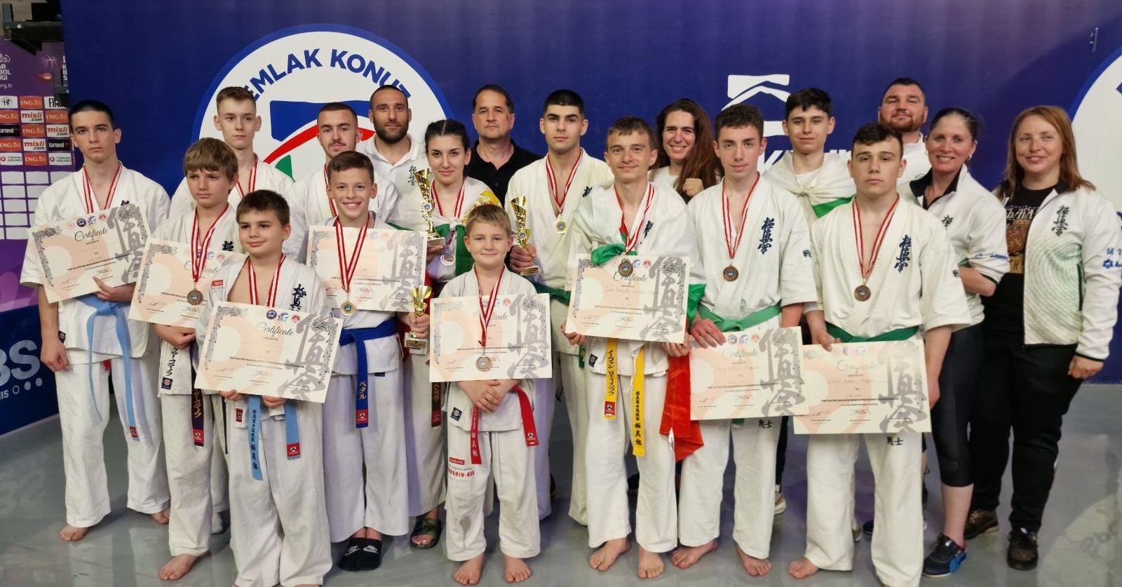 Българите се прибраха с куп медали от Балканското на IFK в Истанбул (СНИМКИ)