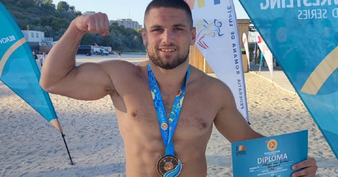 Николай Димитров с бронз в дебюта си на плажна борба
