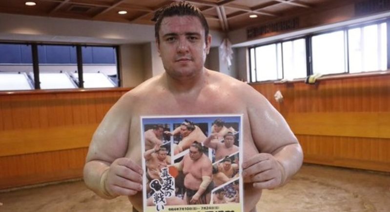 Аоияма с втори успех на турнира по сумо във Фукуока