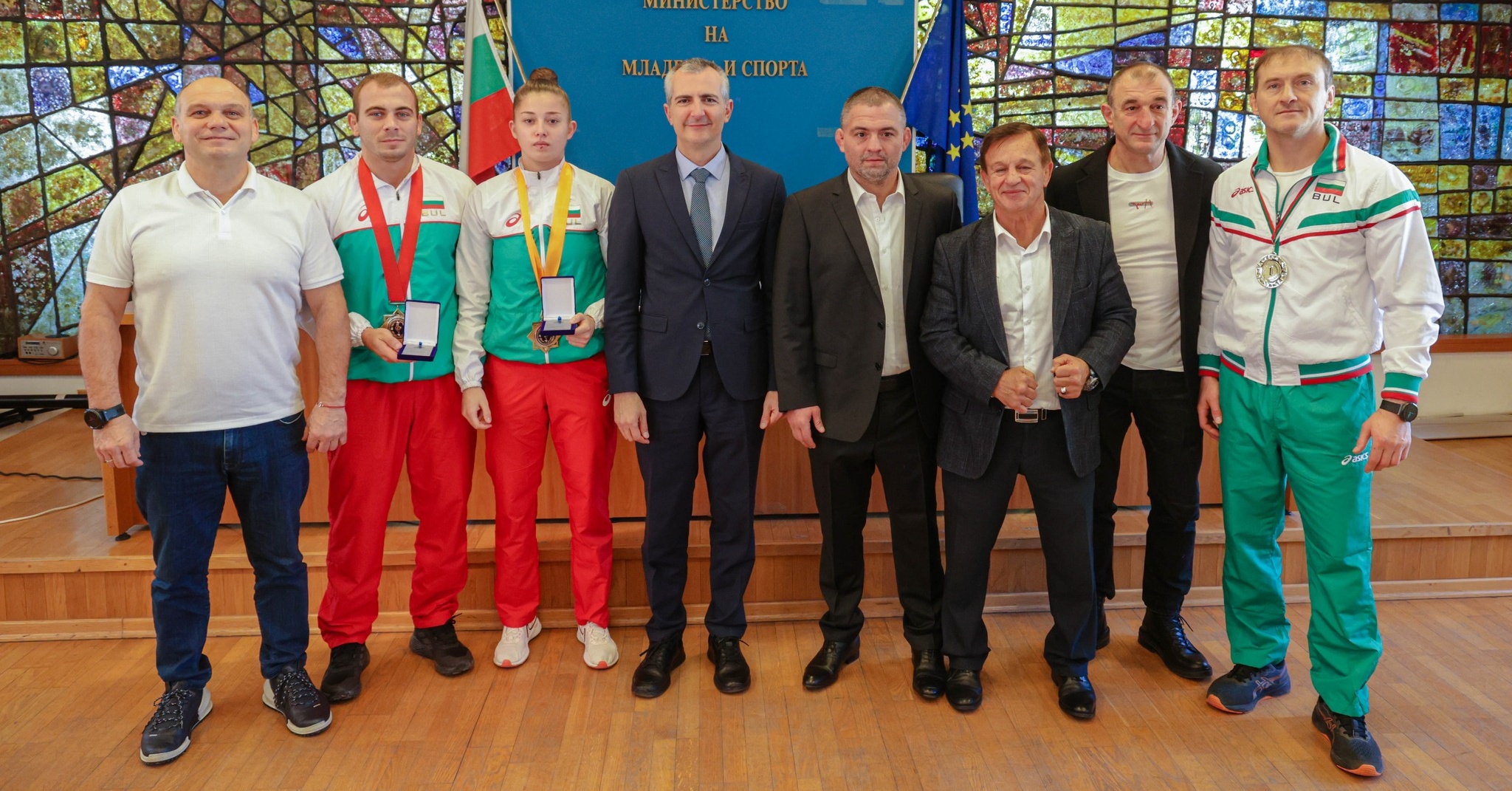 Министър Илиев награди медалистите от Световните първенства по кикбокс и самбо