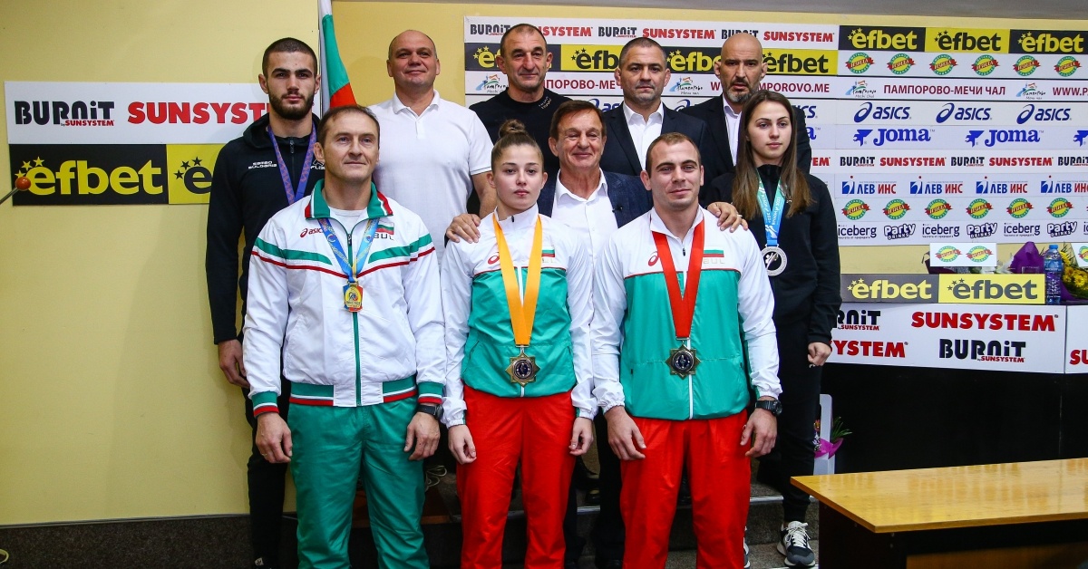 Българската федерация по самбо връчи парични премии на медалистите от Световните първенства