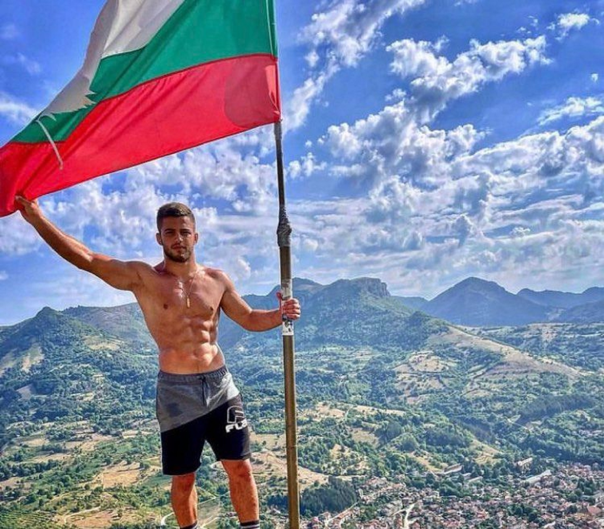 Киров и Наим започват Европейското по борба свободен стил срещу двама неутрални спортисти от Беларус