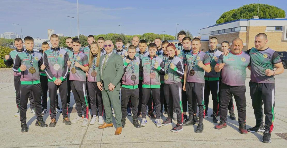 Още шестима български кикбоксьори станаха носители на Световна купа в Йезоло
