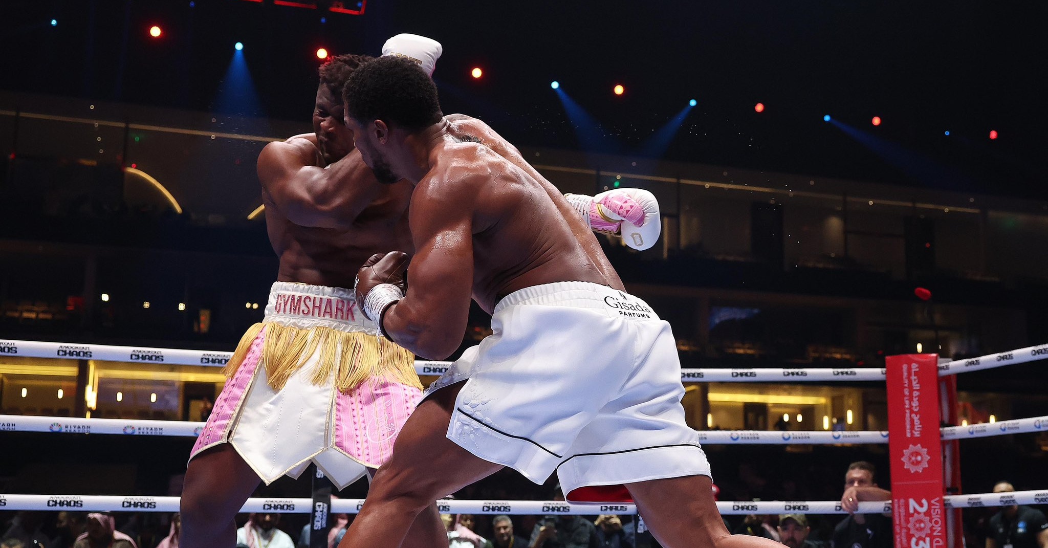 Антъни Джошуа спаси бокса от мечтата на Франсис Нгану с нокаут за историята