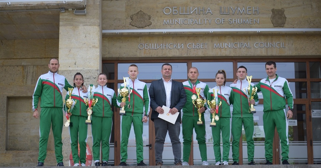 Кметът на Шумен награди спортисти от града, спечелили медали на Европейската купа по кикбокс и Европейското първенство по ММА