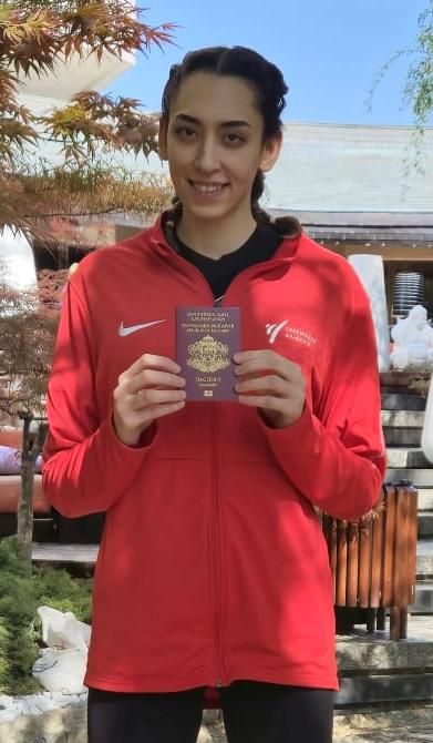 Кимия Ализаде получи български паспорт