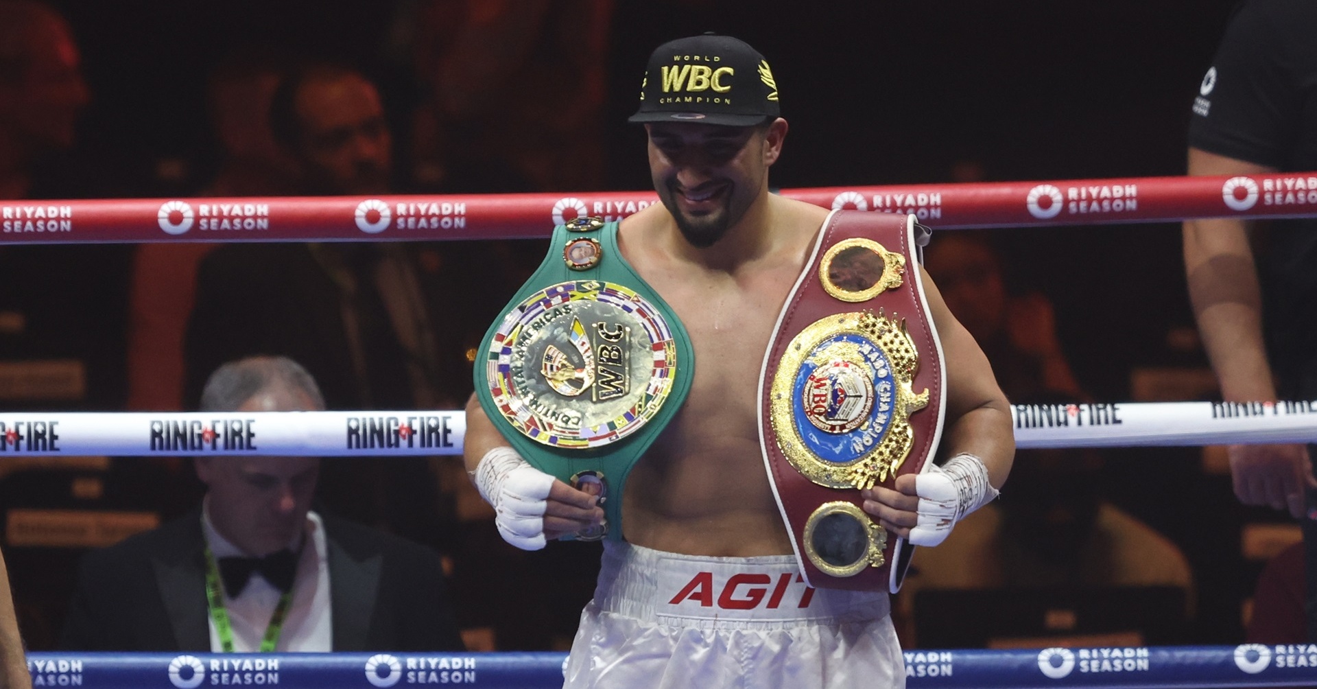 Агит Кабайел нокаутира Франк Санчез, за да се нареди на опашката за титлата на WBC