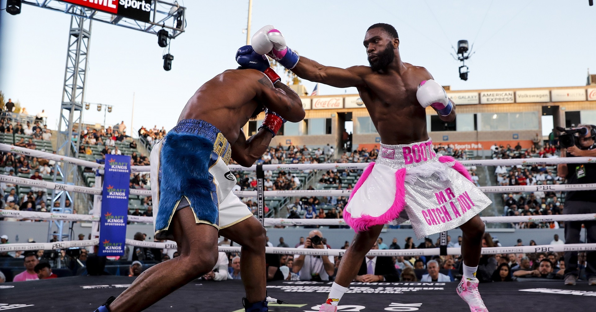 Енис счупи челюстта на Аванесян за титлата на IBF