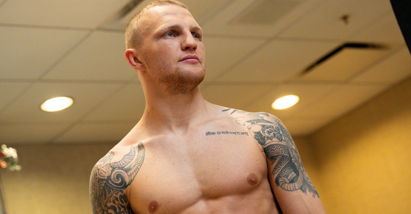 Мейсън Джоунс надигра Джереми Стивънс на UFC Des Moines