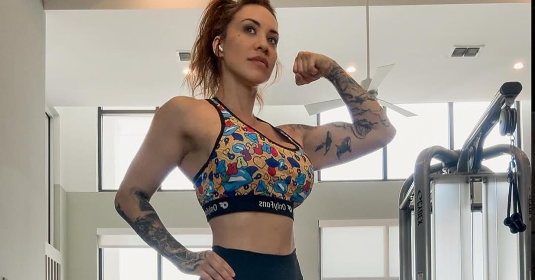 Кристъл Питман излезе на претеглянето с три змии и открадна шоуто преди BKFC Fight Night