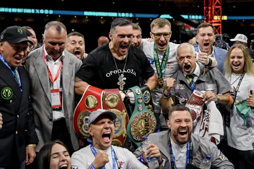 Усик показва изкуството на бокса
