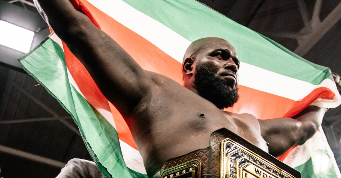 Жаирзиньо Розенструйк стана първият шампион в тежка категория на Dirty Boxing Championship