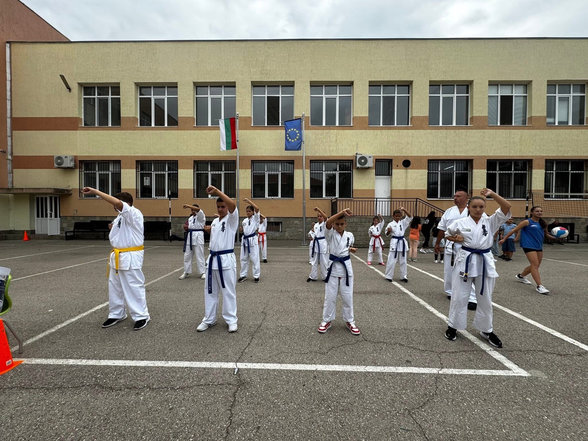 “Оками доджо Асеновград” отбеляза Европейския ден на спорта в училище