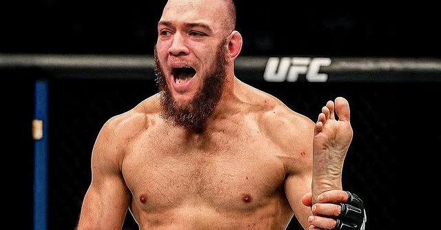 Валтер Уокър спечели с ключ на крака – но си счупи крака по време на битката