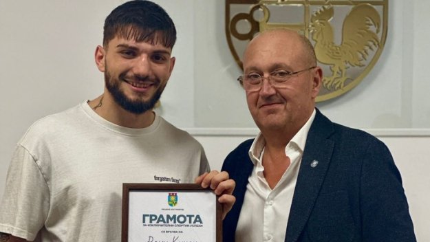Грамота и парична премия от Костинброд за Рами Киуан