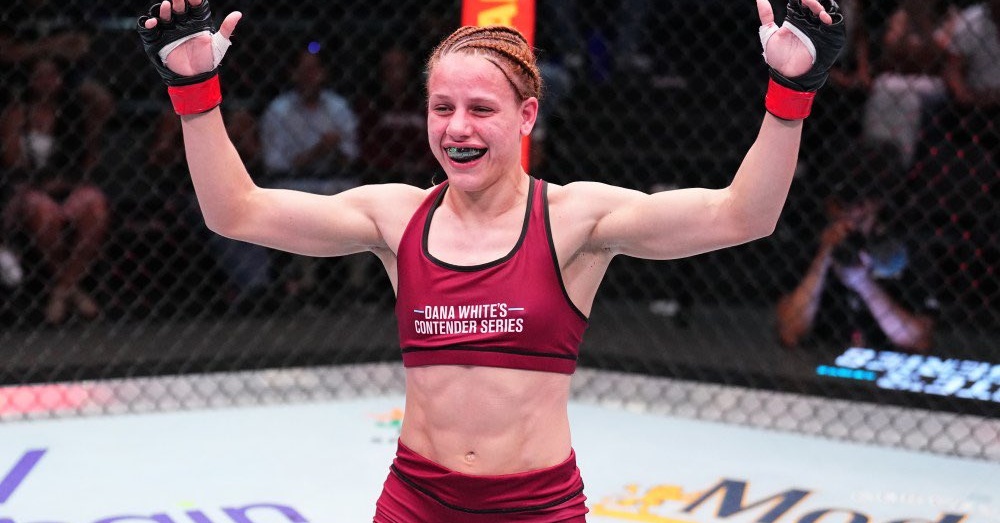 UFC Fight Night 261: Бонусите на вечерта – Чарлс Оливейра продължава да чупи рекорди