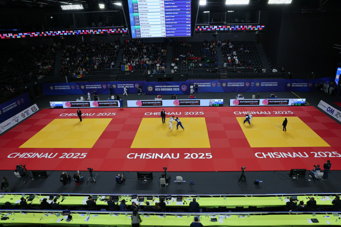 България срещу Румъния на старта на Евро 2025