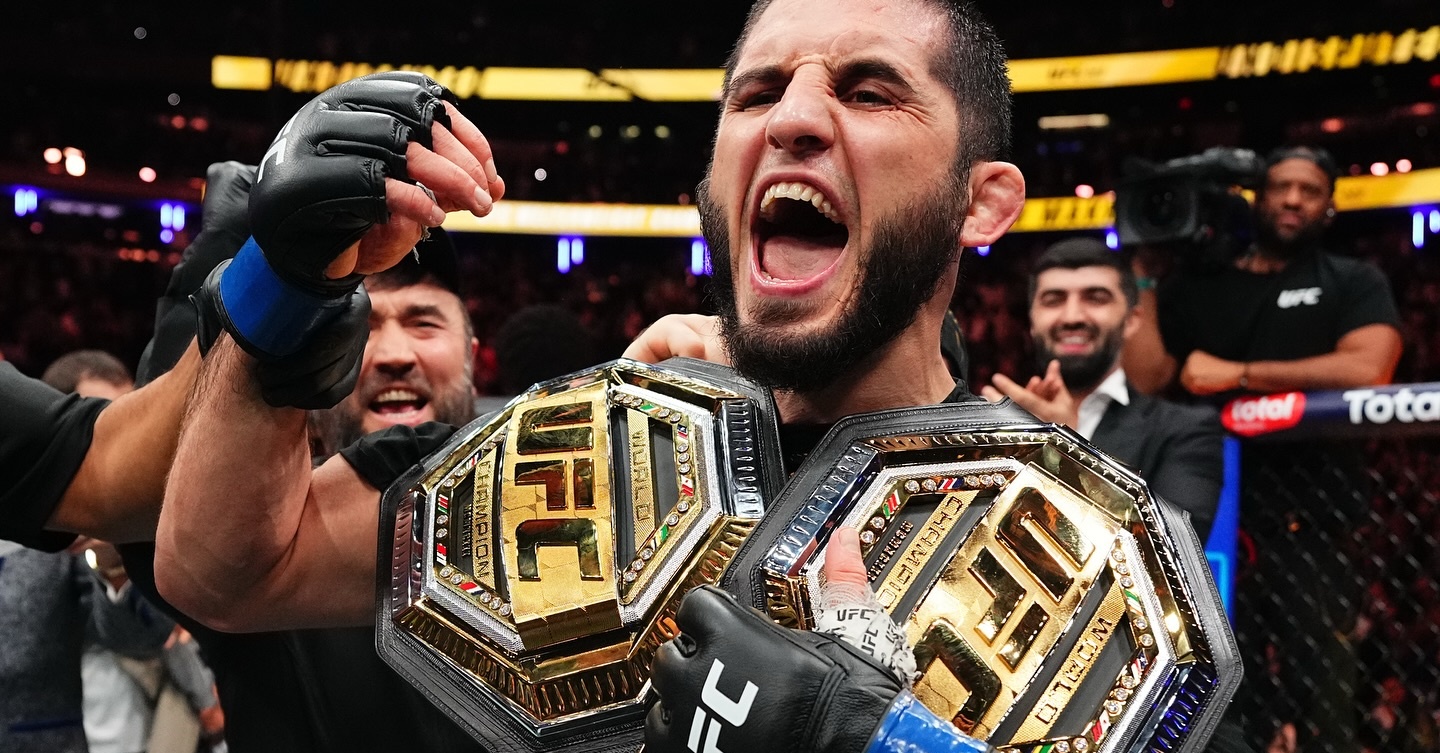 Ислам Махачев в познатия си стил тотално доминира Дела Мадалена и записа исторически успех