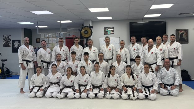 Японски майстори на каратето в залата на спортен клуб „Файтърс-НСА“