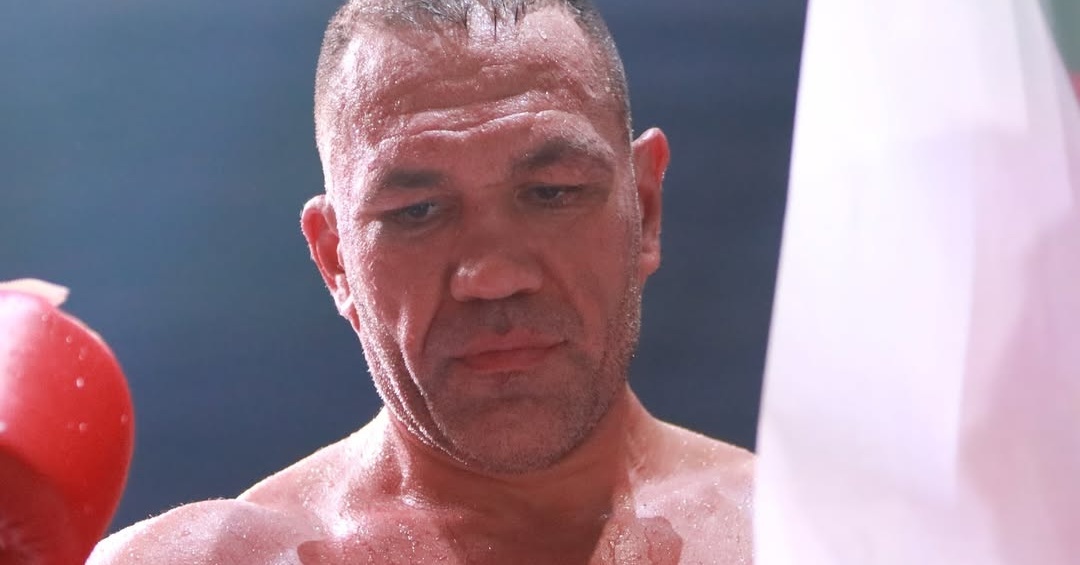 Гасиев нокаутира Пулев и стана новият световен шампион в тежка категория на WBA (Видео)